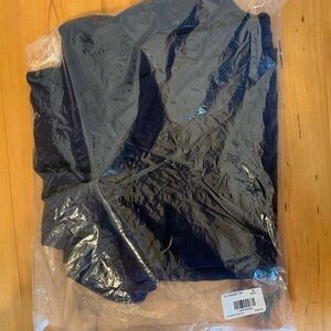 Mens navy mandala 3 pocket scrub top NWT in packaging